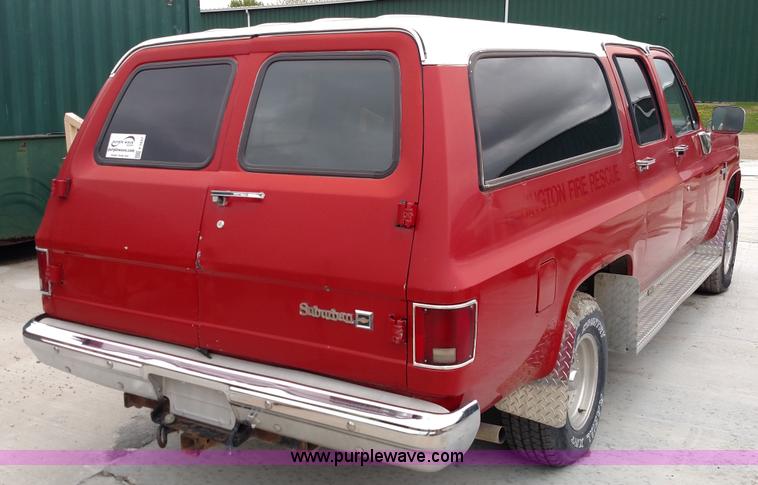image for item F7627 1986 Chevrolet Silverado 10 Suburban SUV