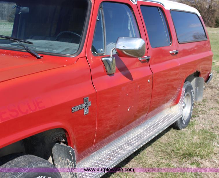 image for item F7627 1986 Chevrolet Silverado 10 Suburban SUV
