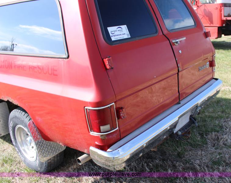 image for item F7627 1986 Chevrolet Silverado 10 Suburban SUV