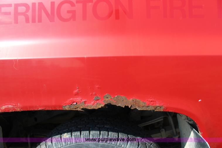 image for item F7627 1986 Chevrolet Silverado 10 Suburban SUV