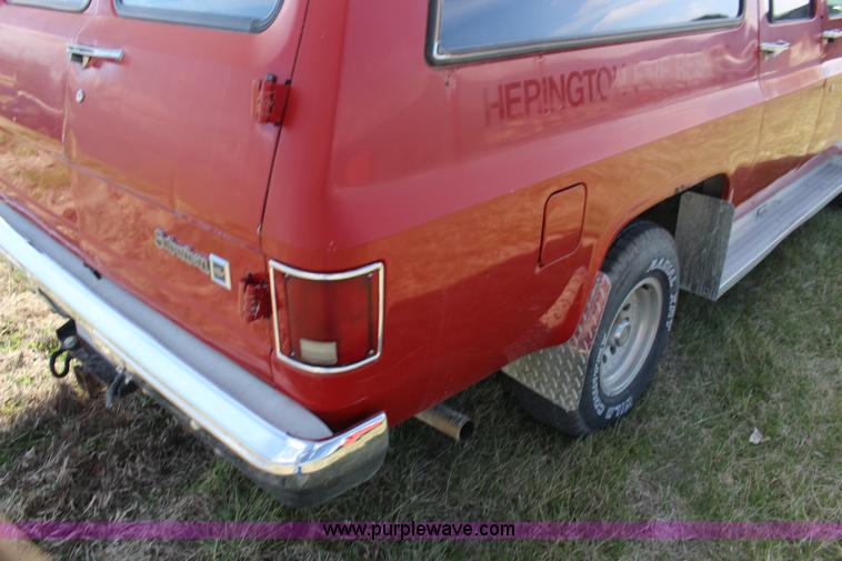 image for item F7627 1986 Chevrolet Silverado 10 Suburban SUV