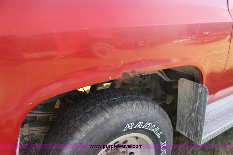 image for item F7627 1986 Chevrolet Silverado 10 Suburban SUV