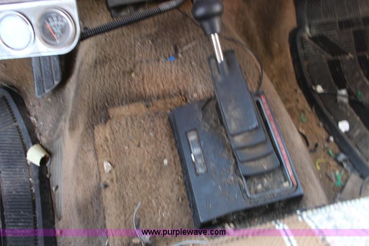 image for item F7627 1986 Chevrolet Silverado 10 Suburban SUV