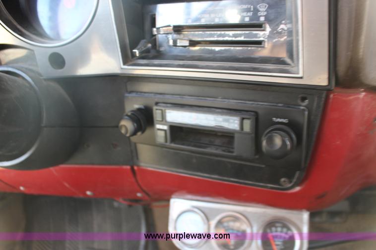 image for item F7627 1986 Chevrolet Silverado 10 Suburban SUV