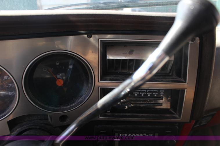 image for item F7627 1986 Chevrolet Silverado 10 Suburban SUV