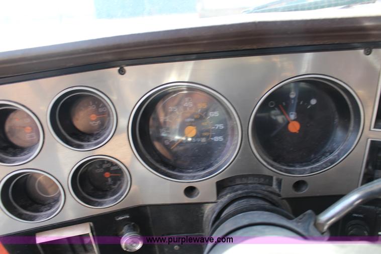 image for item F7627 1986 Chevrolet Silverado 10 Suburban SUV