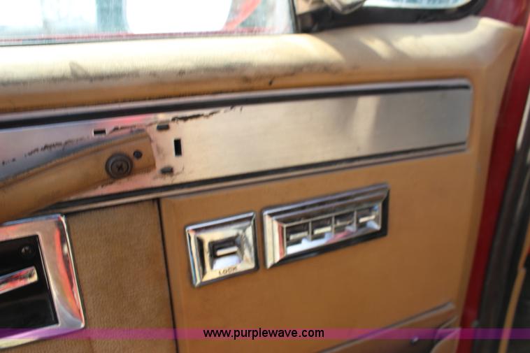 image for item F7627 1986 Chevrolet Silverado 10 Suburban SUV