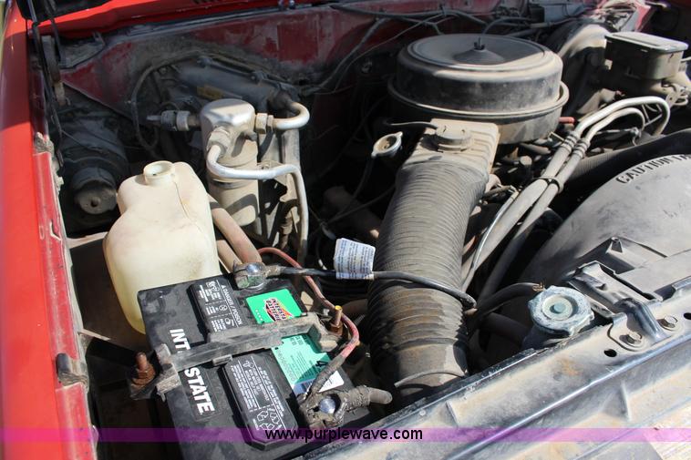 image for item F7627 1986 Chevrolet Silverado 10 Suburban SUV