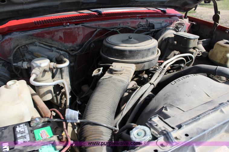 image for item F7627 1986 Chevrolet Silverado 10 Suburban SUV