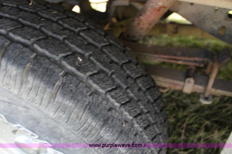 image for item F7627 1986 Chevrolet Silverado 10 Suburban SUV