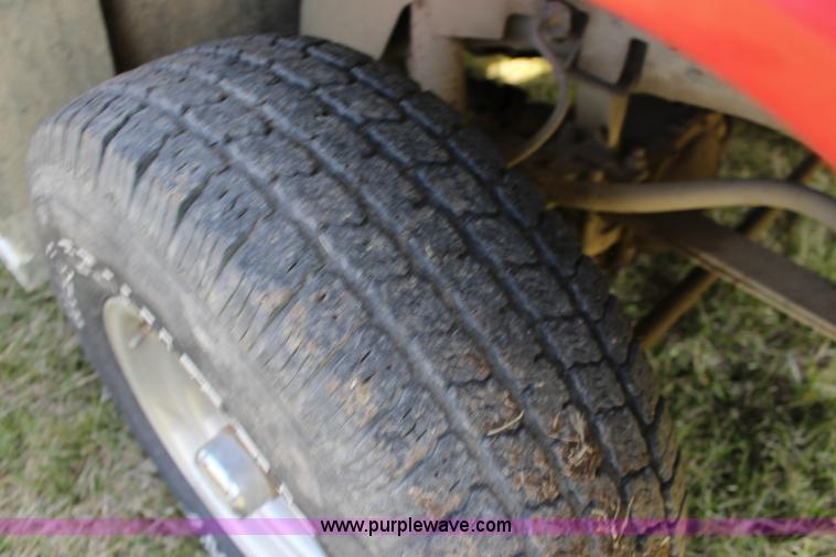 image for item F7627 1986 Chevrolet Silverado 10 Suburban SUV