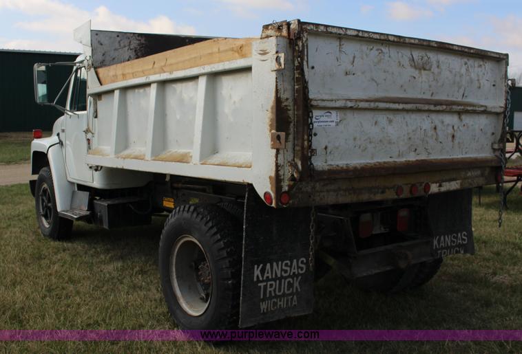 image for item F7632 1988 International S1600 dump truck