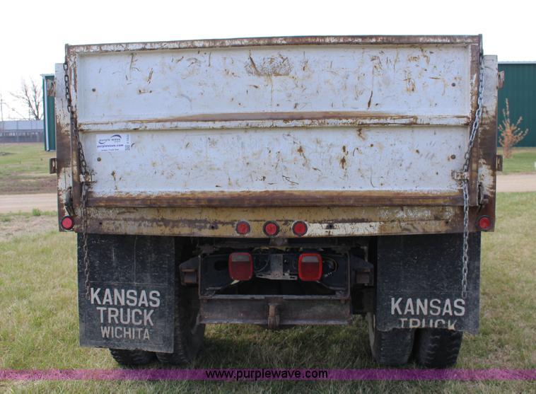 image for item F7632 1988 International S1600 dump truck