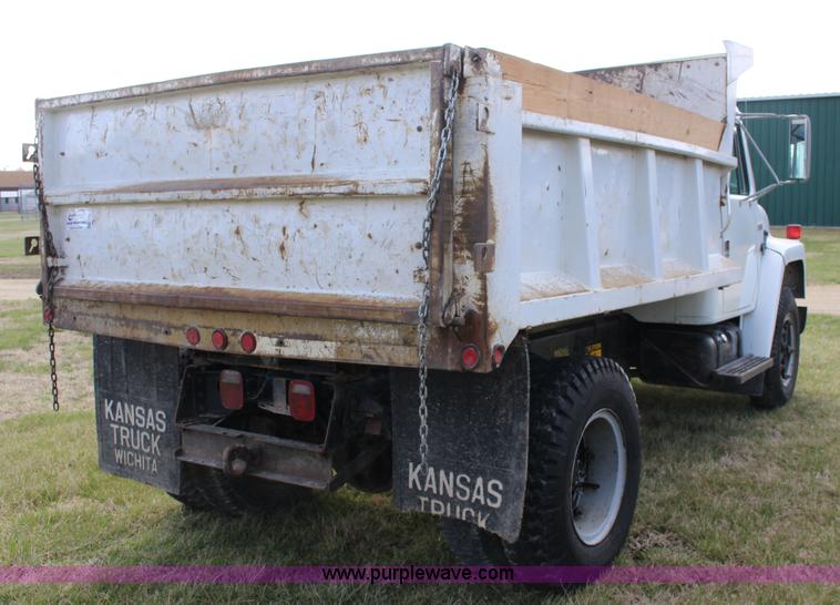 image for item F7632 1988 International S1600 dump truck
