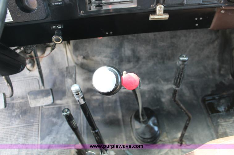 image for item F7632 1988 International S1600 dump truck