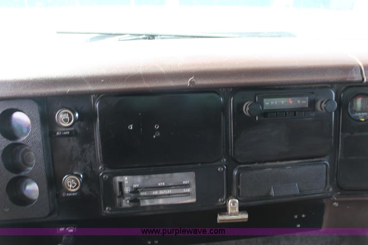 image for item F7632 1988 International S1600 dump truck