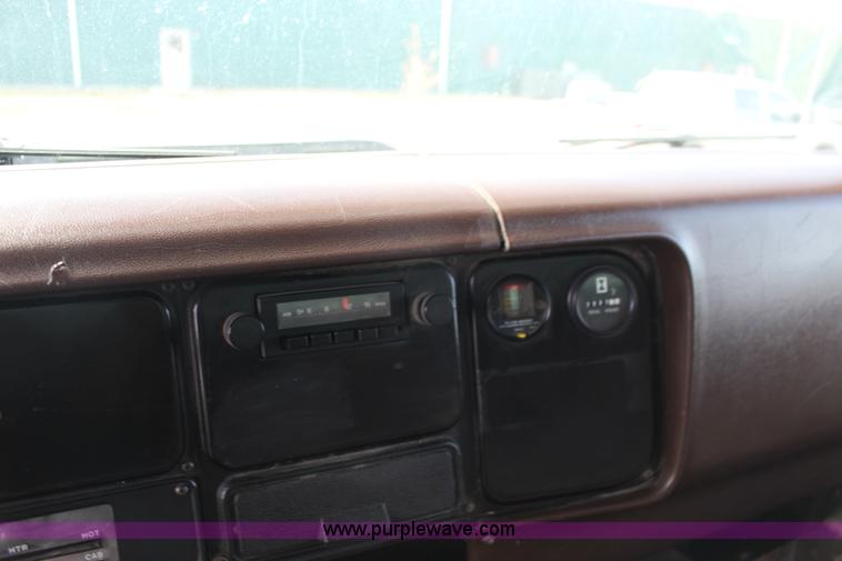 image for item F7632 1988 International S1600 dump truck