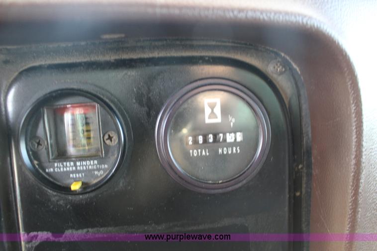 image for item F7632 1988 International S1600 dump truck