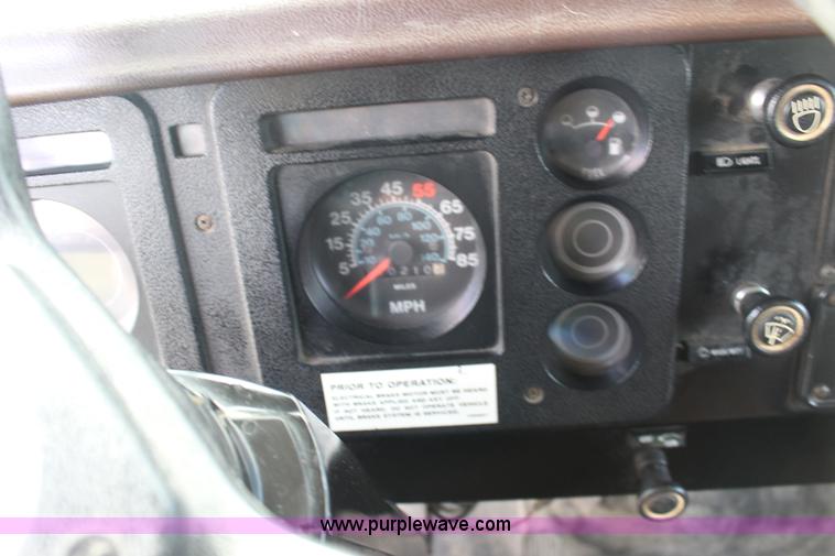 image for item F7632 1988 International S1600 dump truck