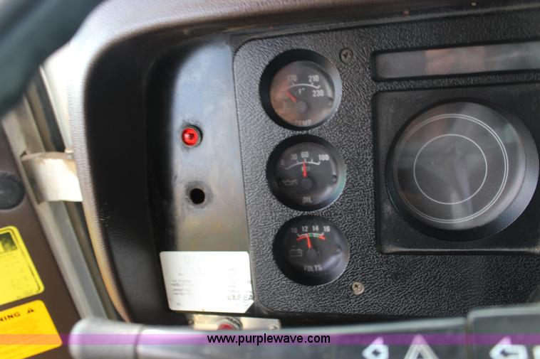 image for item F7632 1988 International S1600 dump truck