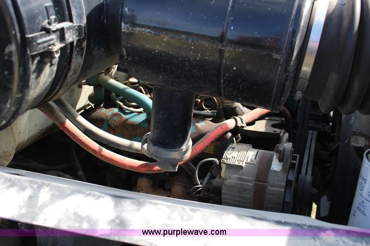 image for item F7632 1988 International S1600 dump truck