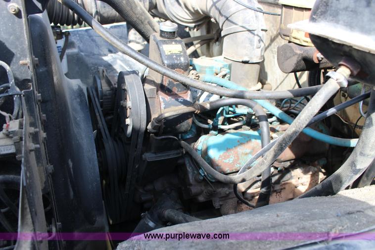 image for item F7632 1988 International S1600 dump truck