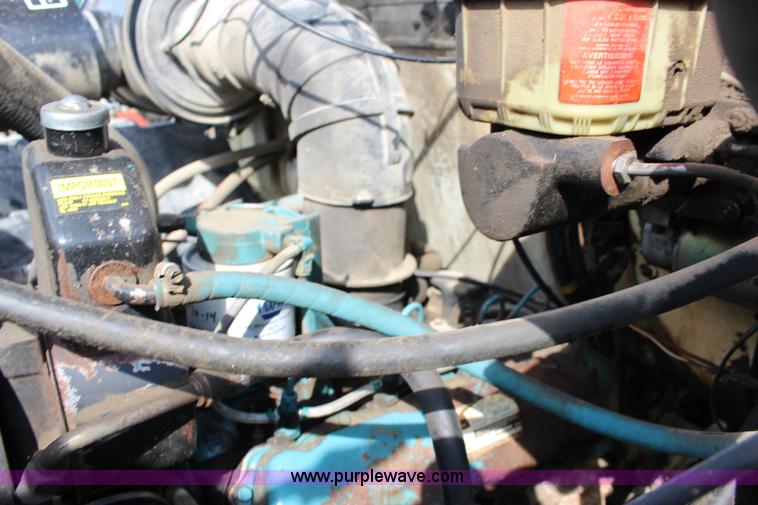 image for item F7632 1988 International S1600 dump truck