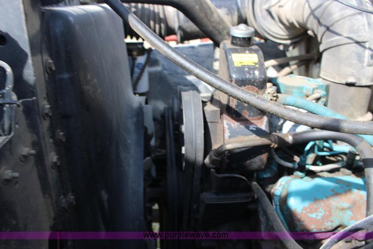 image for item F7632 1988 International S1600 dump truck