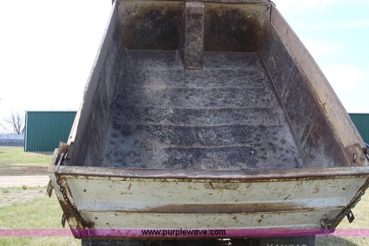 image for item F7632 1988 International S1600 dump truck