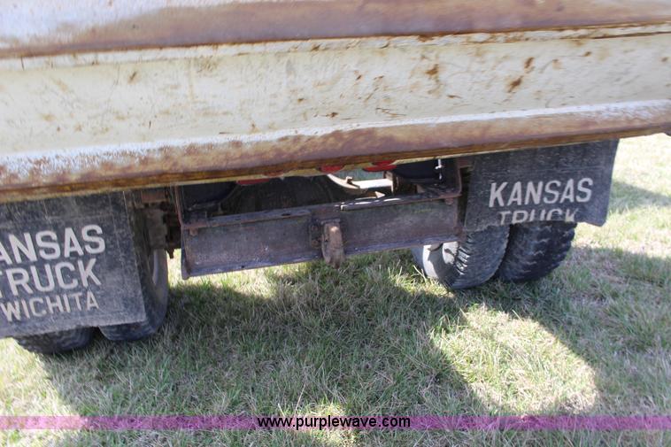 image for item F7632 1988 International S1600 dump truck