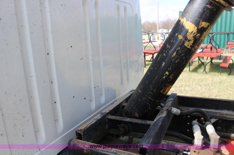 image for item F7632 1988 International S1600 dump truck