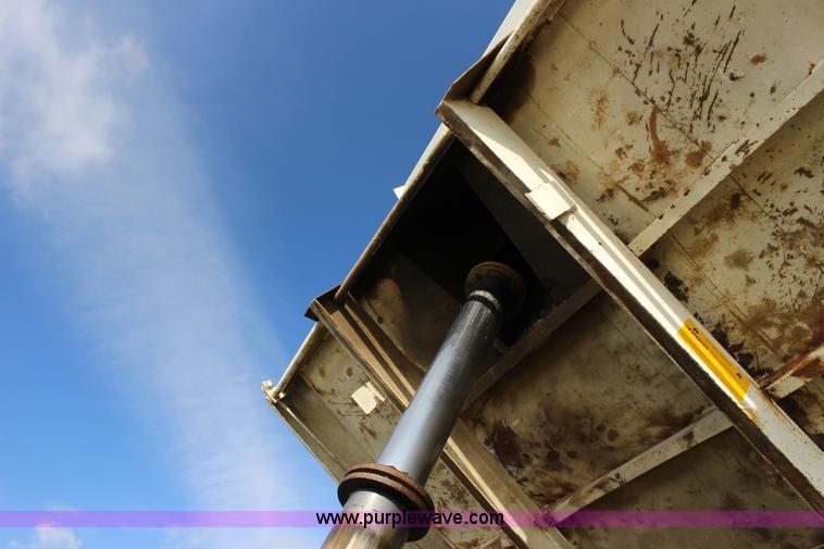 image for item F7632 1988 International S1600 dump truck