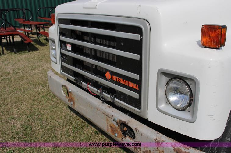 image for item F7632 1988 International S1600 dump truck