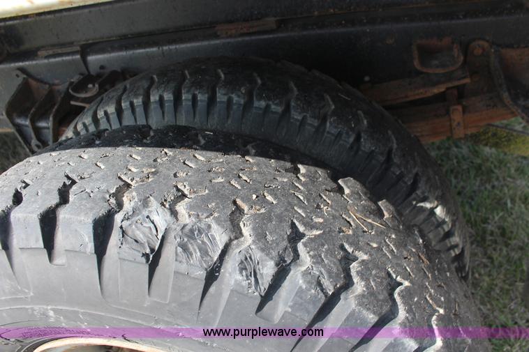 image for item F7632 1988 International S1600 dump truck