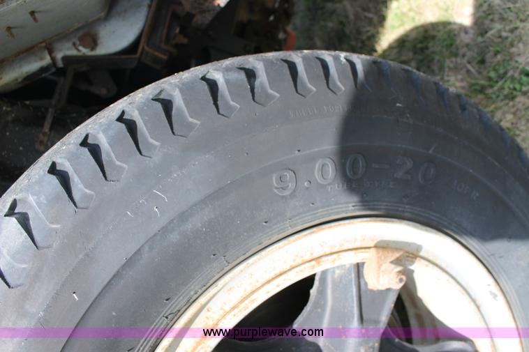 image for item F7632 1988 International S1600 dump truck