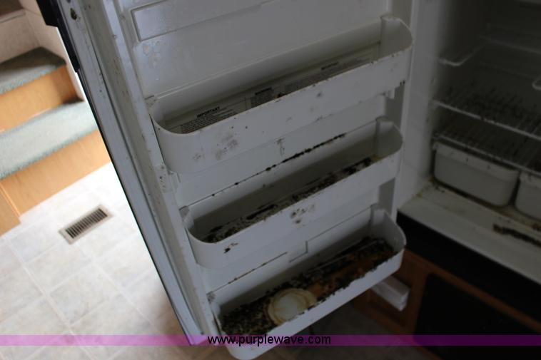 image for item F7633 2005 All American Sport fifth wheel toy hauler camper