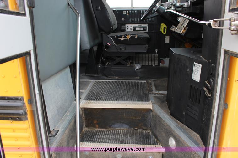 image for item F7676 1995 Ford school bus