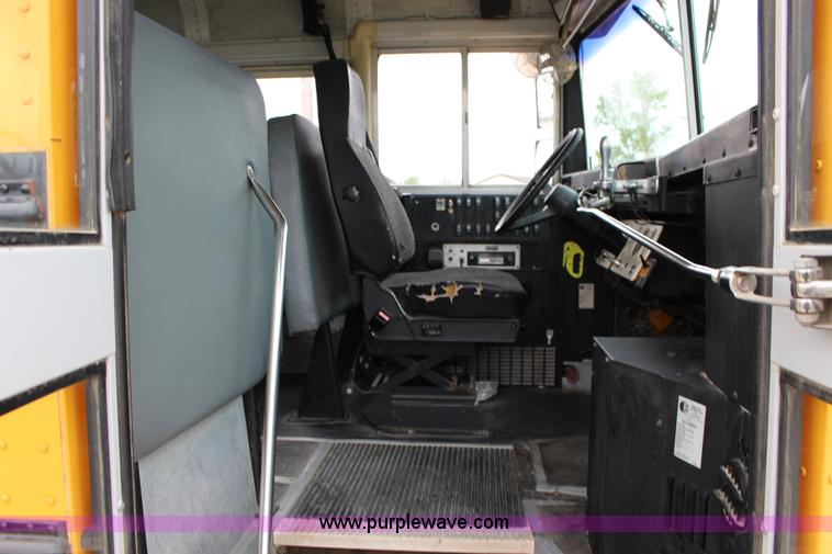 image for item F7676 1995 Ford school bus