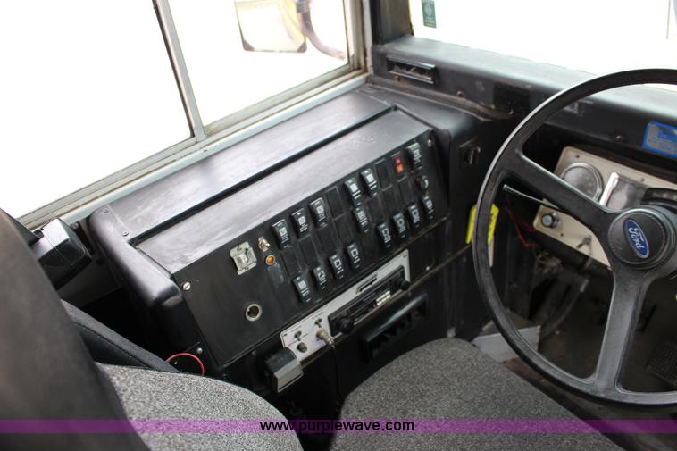 image for item F7676 1995 Ford school bus