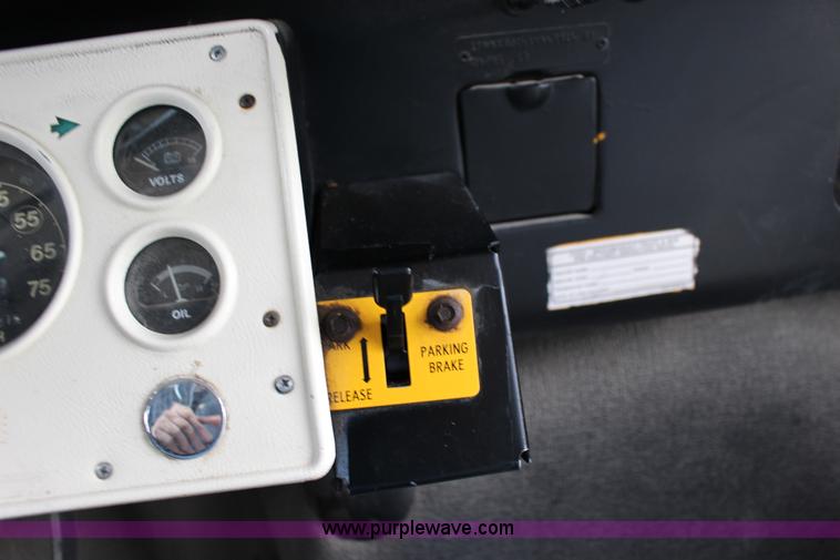 image for item F7676 1995 Ford school bus