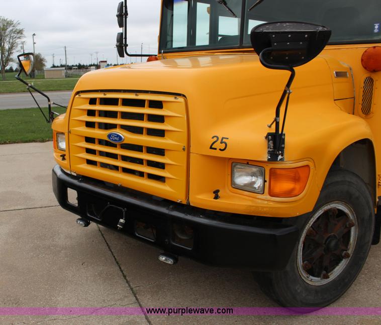 image for item F7676 1995 Ford school bus