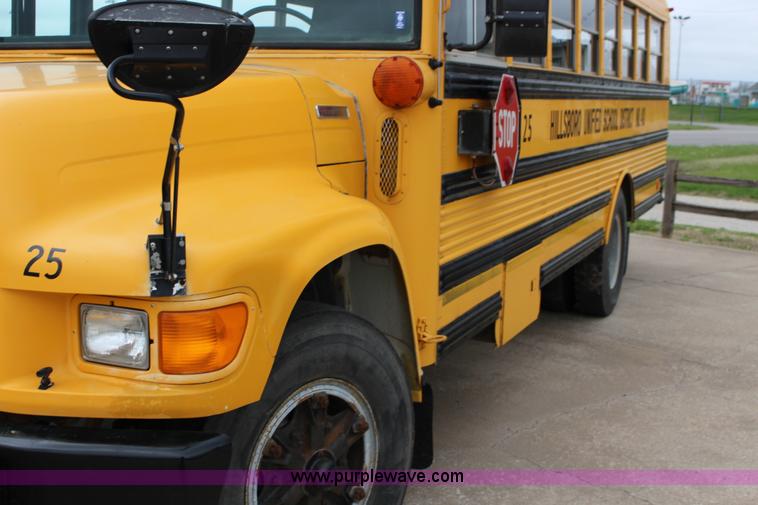 image for item F7676 1995 Ford school bus