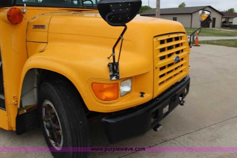 image for item F7676 1995 Ford school bus