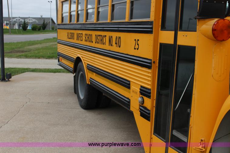 image for item F7676 1995 Ford school bus