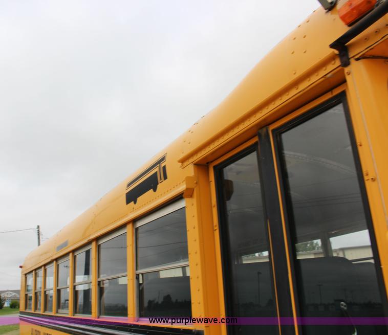 image for item F7676 1995 Ford school bus