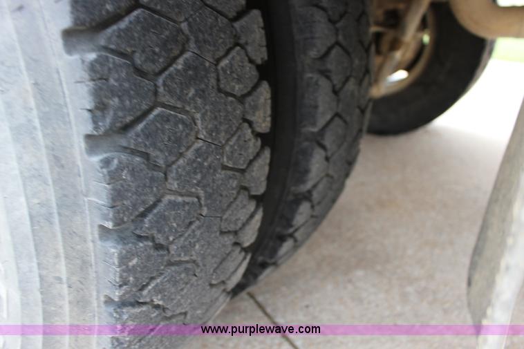 image for item F7676 1995 Ford school bus