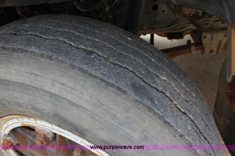 image for item F7676 1995 Ford school bus