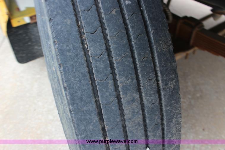 image for item F7676 1995 Ford school bus