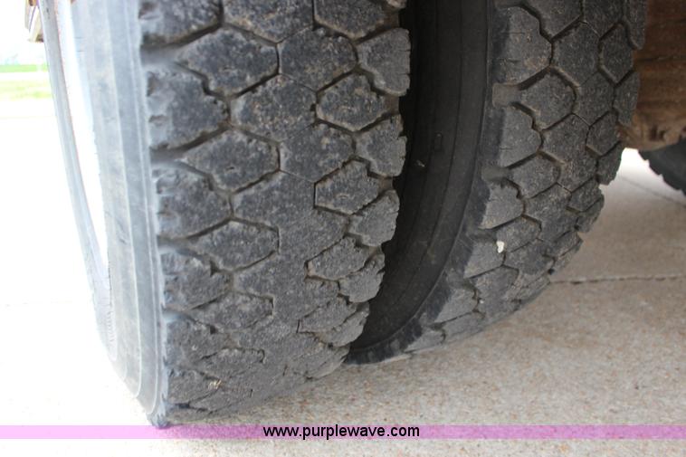 image for item F7676 1995 Ford school bus