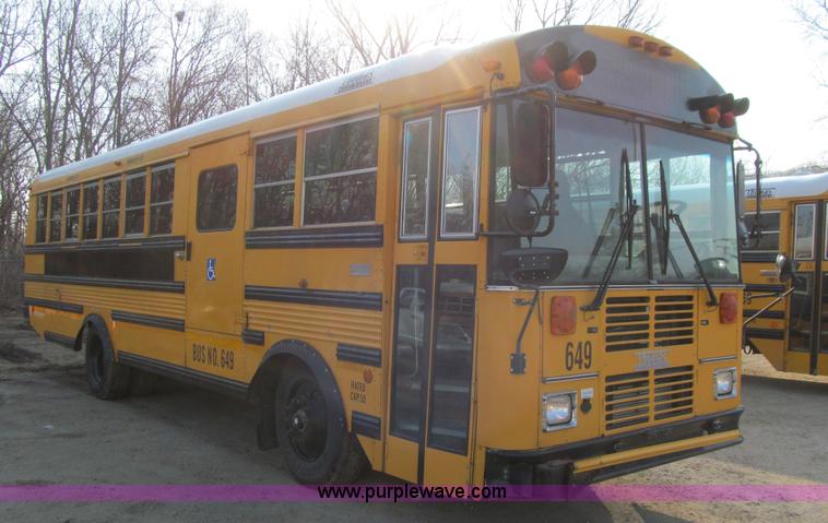 image for item J3329 2001 Thomas Saf-T-Liner MVP EF school bus